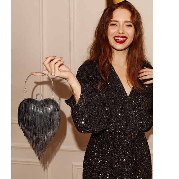 Dazzling heart-shaped clutch bag